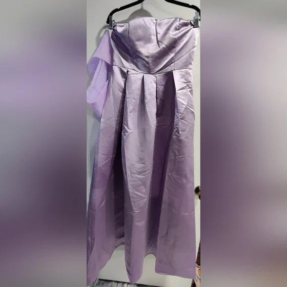 Elegant Lavender Strapless/ One-Shoulder Gown - Picture 3 of 4